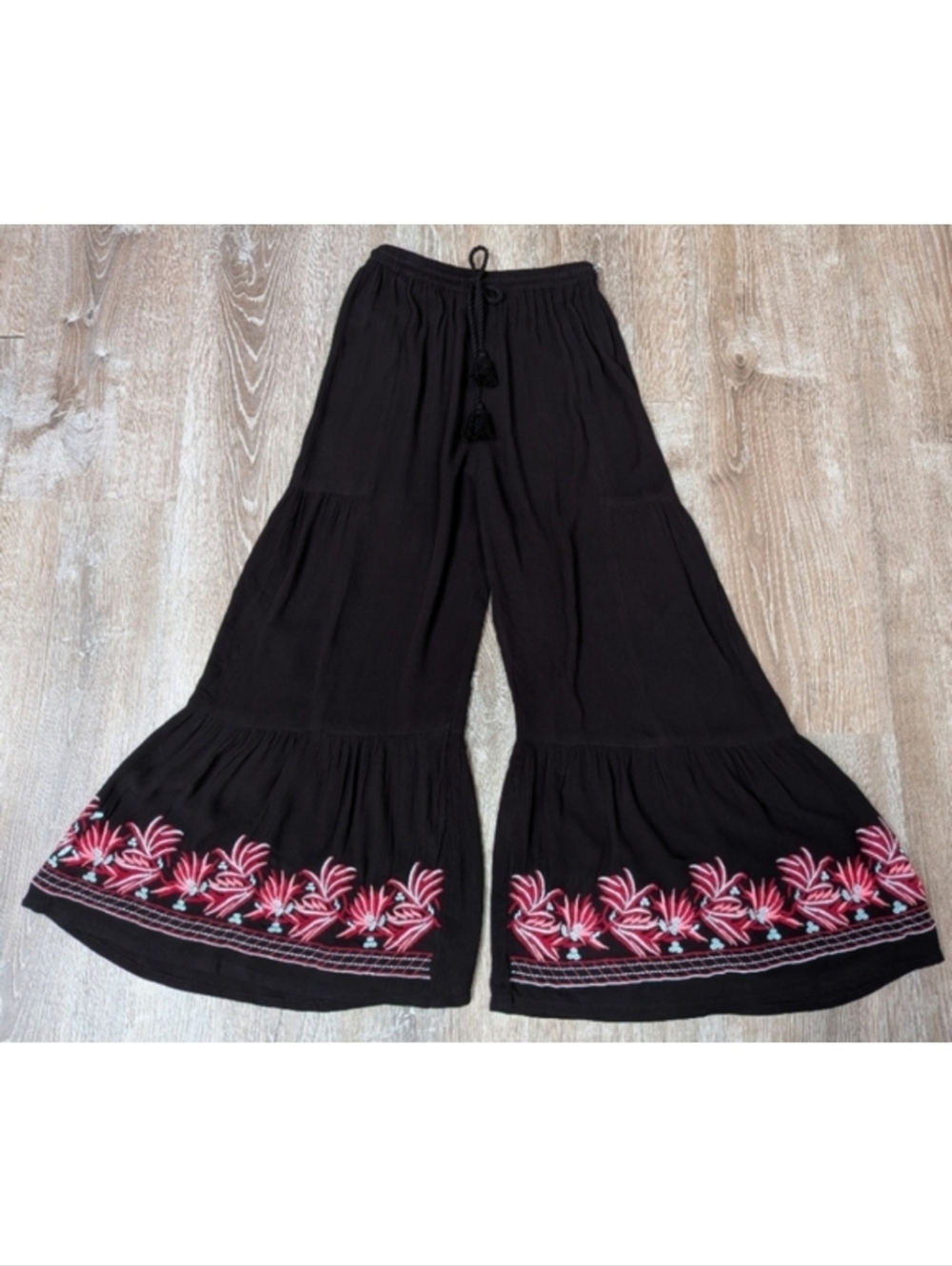 Cute Options Embroidered Floral Black Flowy Wide Leg Bloomer Pants Size Small